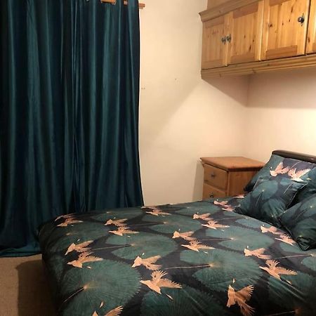 Lovely One-Bed Condo With Free Parking On Premises 선덜랜드 외부 사진