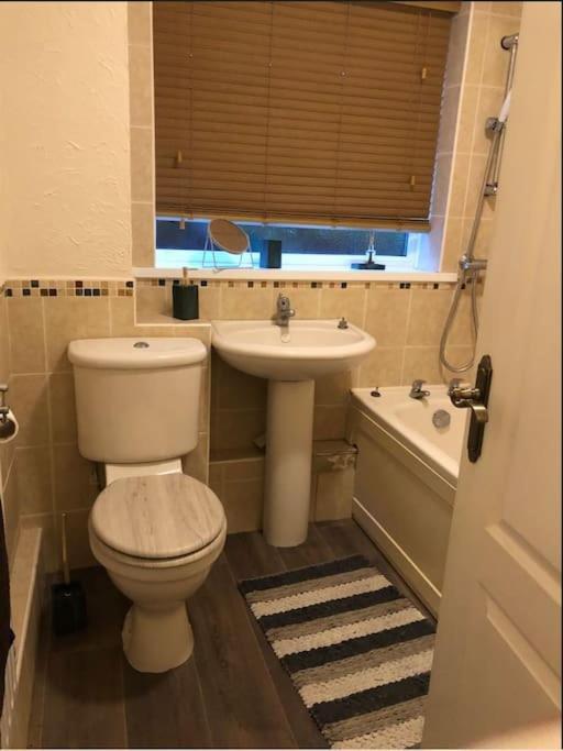 Lovely One-Bed Condo With Free Parking On Premises 선덜랜드 외부 사진