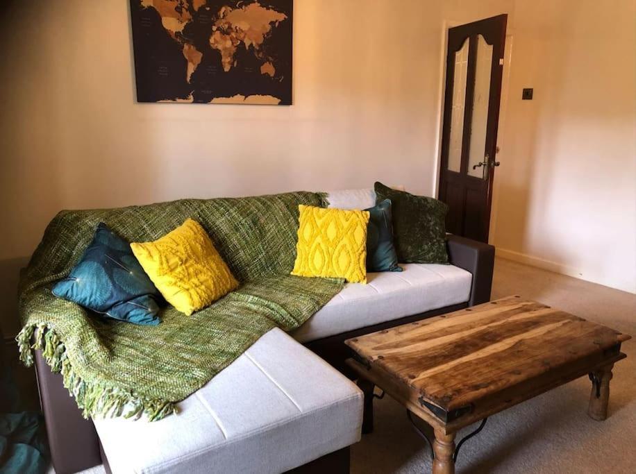 Lovely One-Bed Condo With Free Parking On Premises 선덜랜드 외부 사진